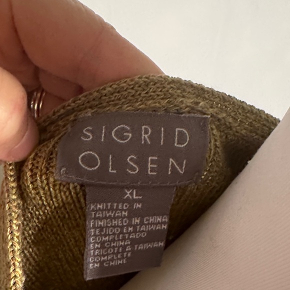 Sigrid Olsen Women’s Gold/Tan V-Neck Sweater Vest - Picture 2 of 3